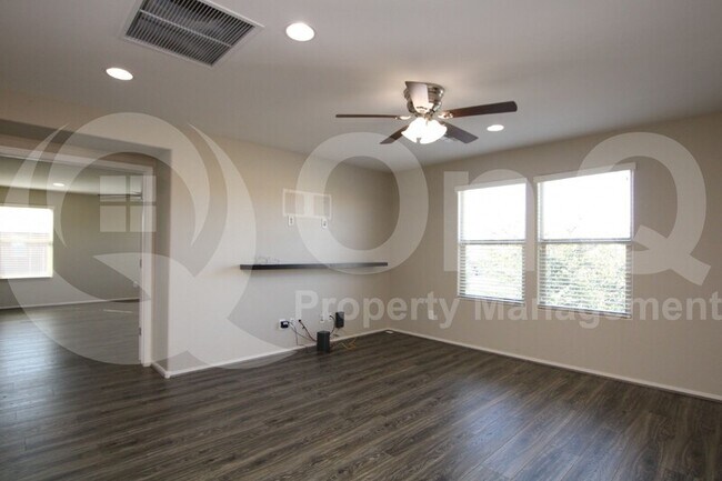 Building Photo - 12123 W Cottontail Ln