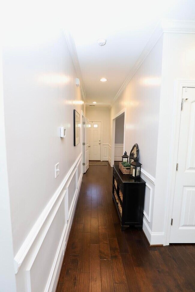 Building Photo - 545 Curlew Cir