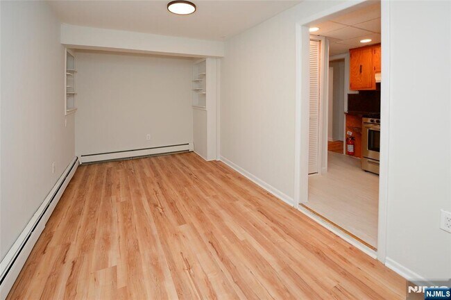 Building Photo - 43 Spruce Ave
