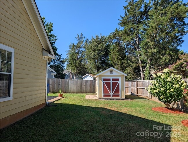Building Photo - 125 Foxglove Dr