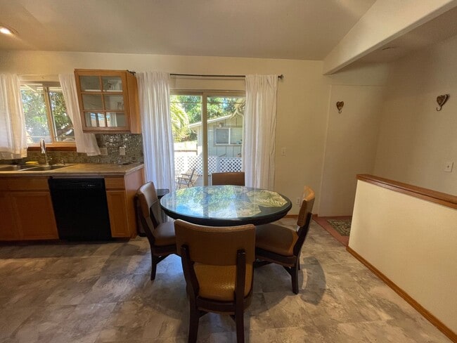 Building Photo - Honokowai Two Bedroom Furnished Home