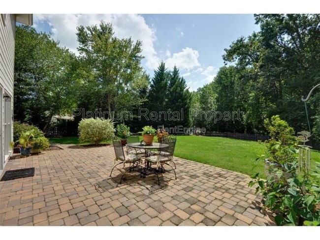 Building Photo - 925 Briars Bend