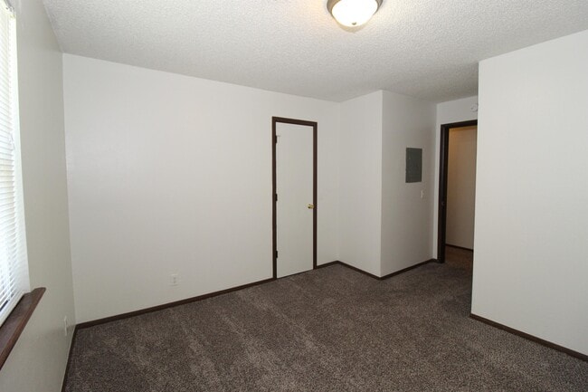 Building Photo - 1908 Sycamore Pl