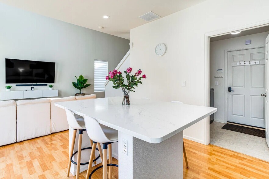 Building Photo - 5546 Lisbon St