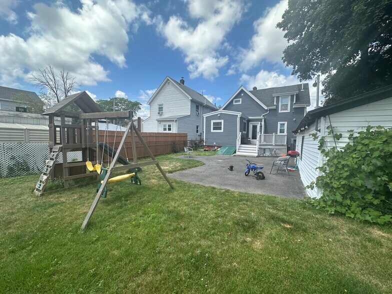 Building Photo - 317 Lynn St