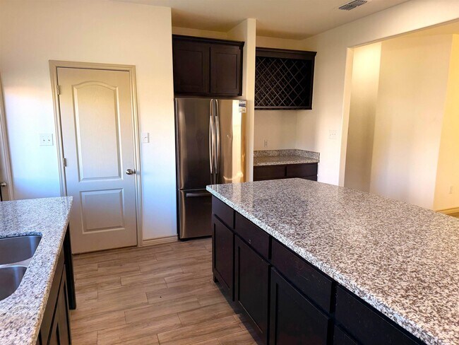 Building Photo - 414 Placido Dr