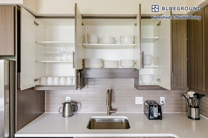 Building Photo - 36 River St