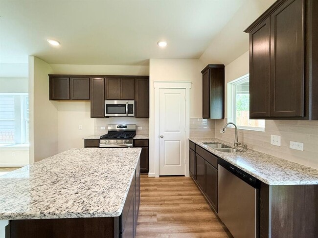 Building Photo - 40769 Mostyn Lake Dr