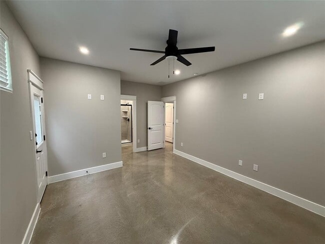 Building Photo - 201 N Vandeveer St