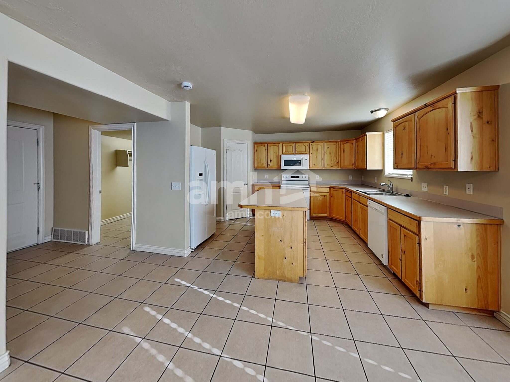 Building Photo - 856 E 2150 S