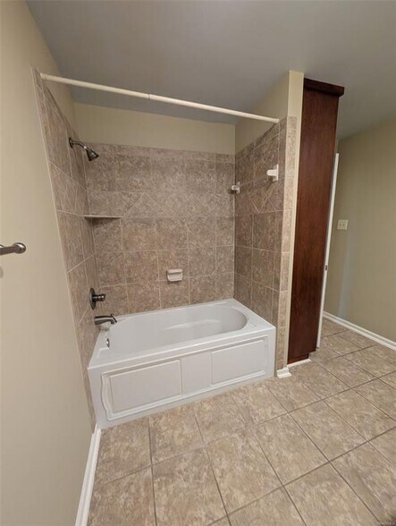 Building Photo - 111 Arrowhead Dr