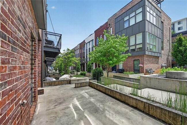 Building Photo - 1214 Chelsea Cir NW