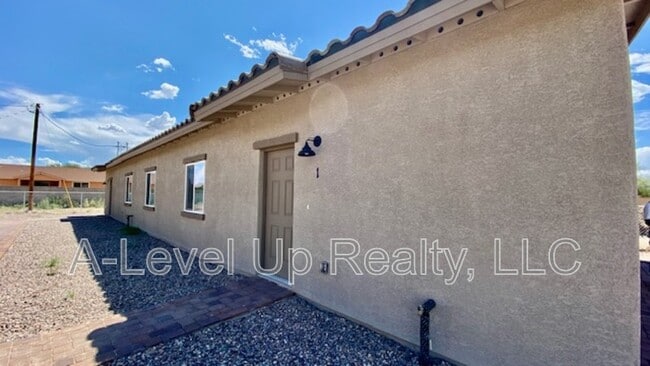 Building Photo - 1506 E 28th St