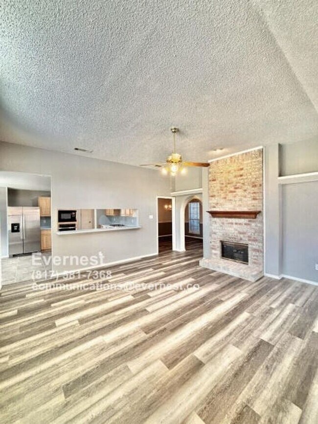 Building Photo - Spacious 3-Bedroom Home with Fenced Yard a...
