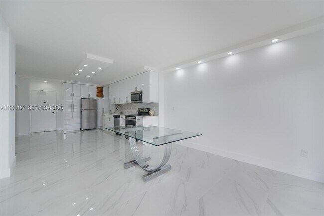 Building Photo - 1950 S Ocean Dr