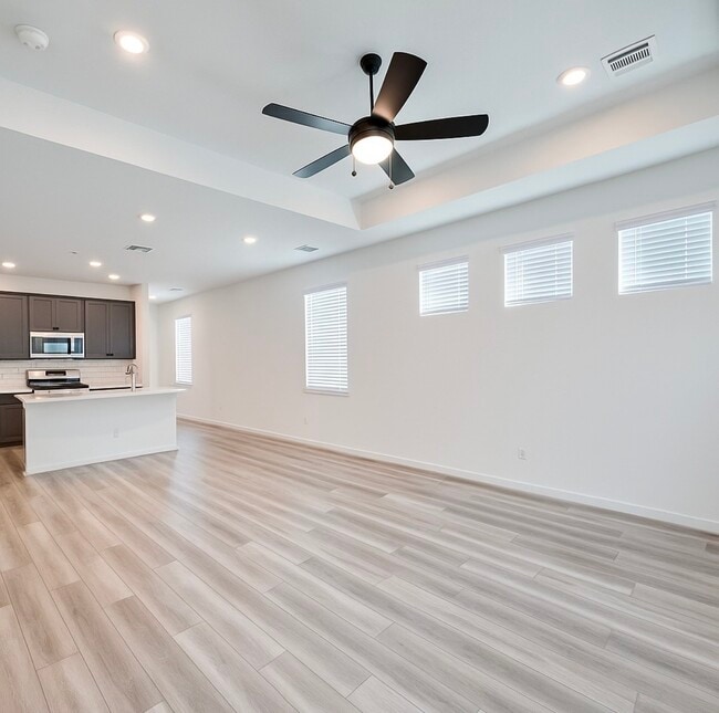 Building Photo - 9638 Lily Vis Ln