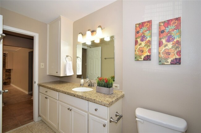 Building Photo - 6011 Arboles Dr