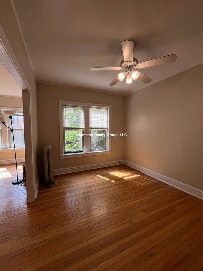Building Photo - 910 Reba Pl