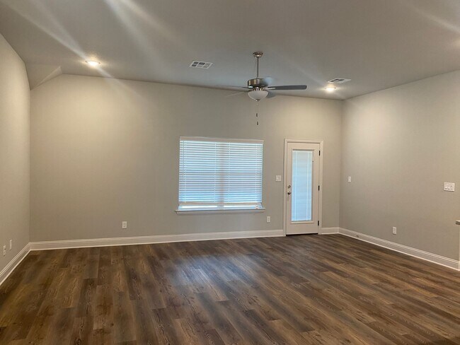 Building Photo - 3/2/2 New Construction Near Sherman High S...