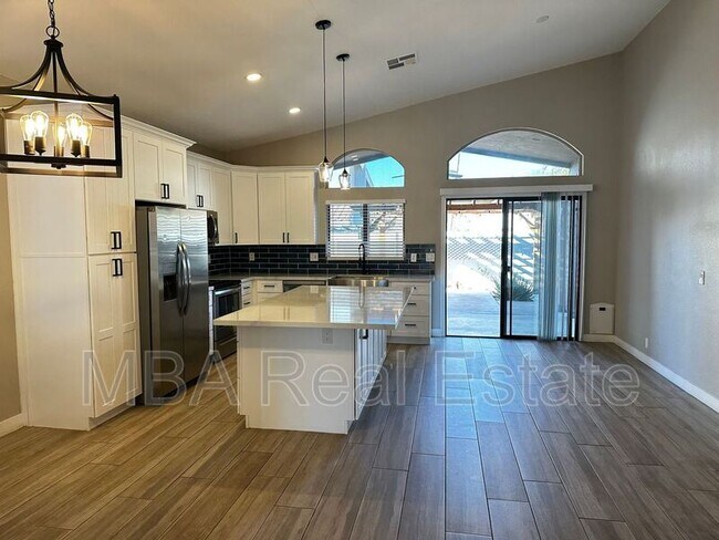 Building Photo - 1722 S Gilmore Cir