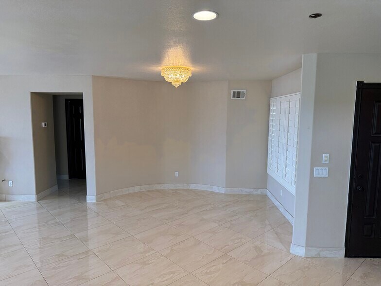 Building Photo - 10234 Valley Waters Dr