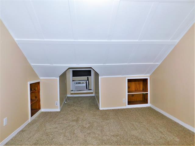 Building Photo - 216 Maple St