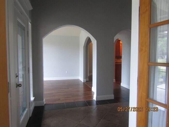 Building Photo - Beautiful 4-bedroom home located in the Heritage Hills Area!