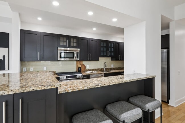 Building Photo - 1025 Maxwell Ln