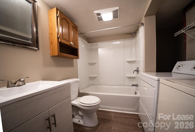 Building Photo - 405 N Main St