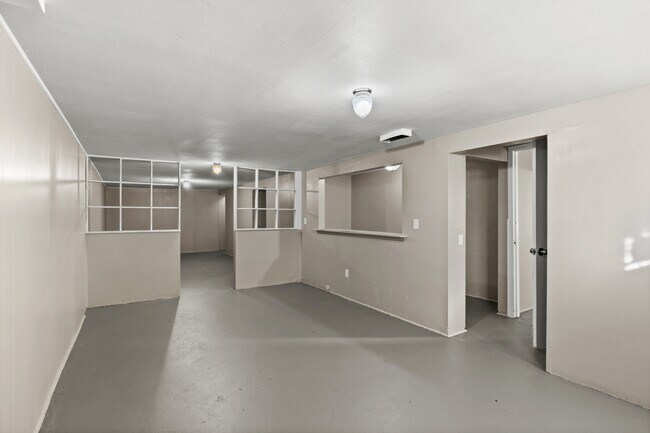 Building Photo - 695 Charvel Dr