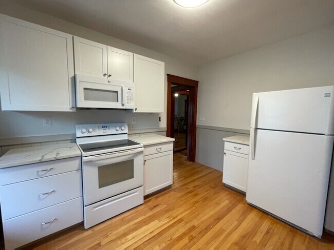 Building Photo - 301 Ash St