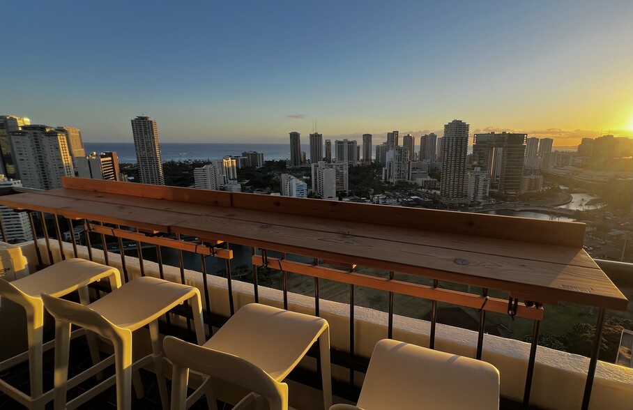 Building Photo - 2333 Kapiolani Blvd