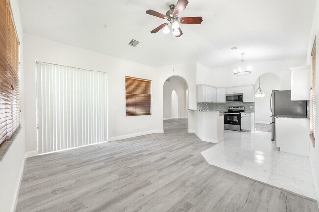 Building Photo - 5761 Spanish River Rd
