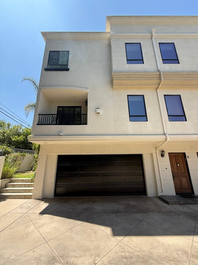 Building Photo - 14322 Dickens St