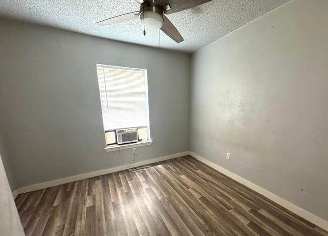 Building Photo - 7018 1/2 Avenue F