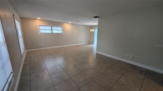 Building Photo - 607 Parkwood Ave