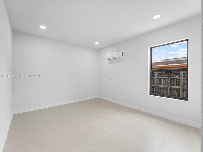 Building Photo - 1370 W 29th St