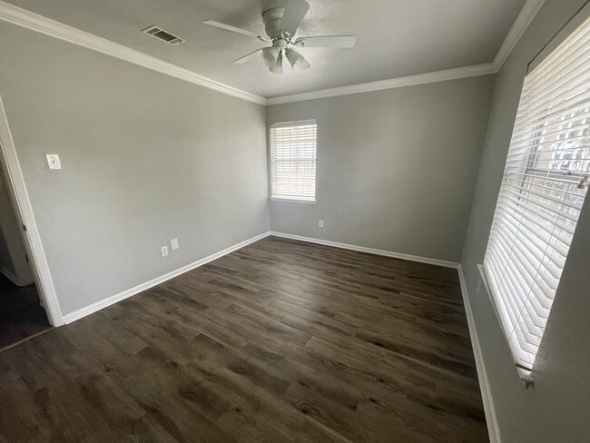 Building Photo - 1534 Harlandale Ave