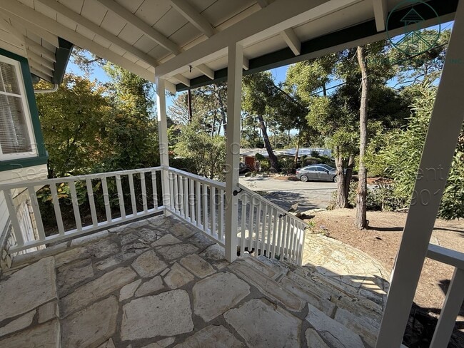 Building Photo - Newly Remodeled One Bedroom Carmel-by-the-...