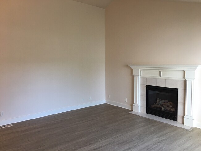 Building Photo - Beautiful 3 bedroom 2 bath home