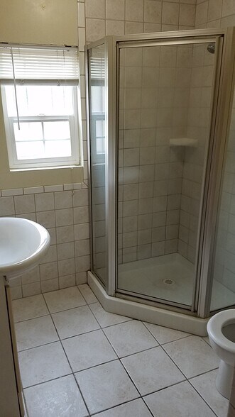 Neo shower - 512 S Flower St