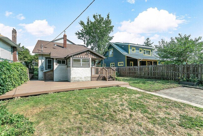 Building Photo - Updated 5 bedroom 2 bath single family house