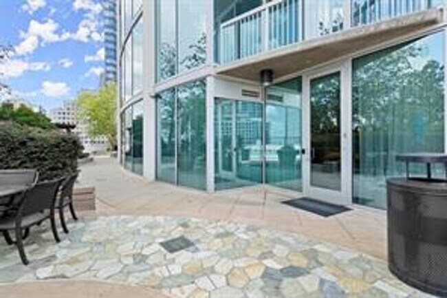 Building Photo - 1 Bedroom + 1 Bath with Views of Buckhead!