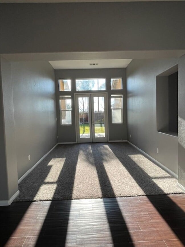 Building Photo - 11707 Christmas Rose Dr