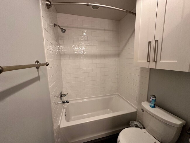 Building Photo - For Rent: Updated 3 Bed, 1.5 Bath Split-Le...