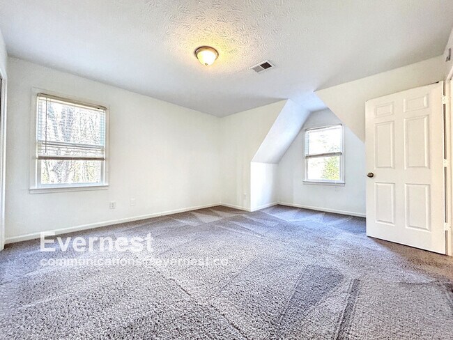 Building Photo - Beautiful 4-Bedroom Home with Modern Comforts / Pet-Friendly / Vouchers Accepted / Available Now!