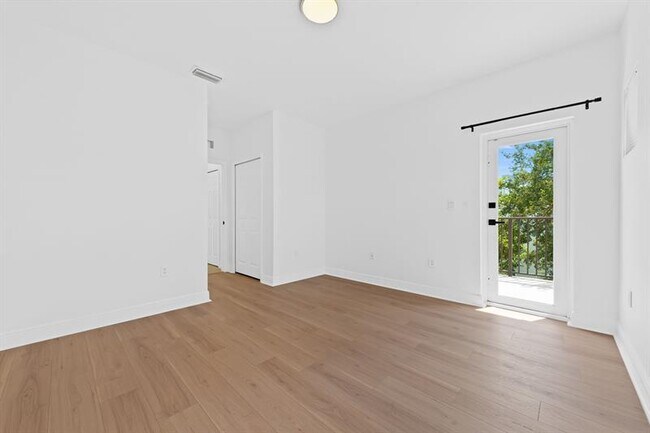 Building Photo - 1719 SW 23rd St
