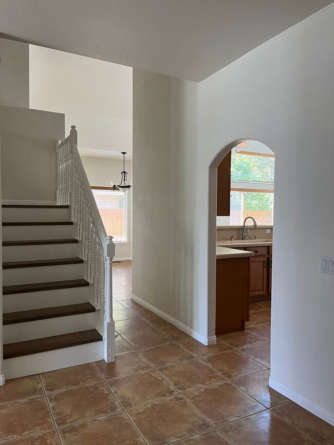 Building Photo - Beautiful Home