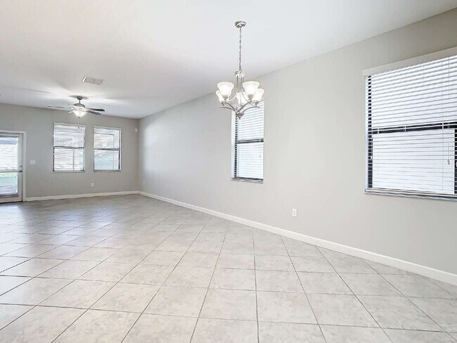 Building Photo - 925 Terra Vista St