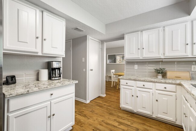 Building Photo - 4 Basal Briar Ct